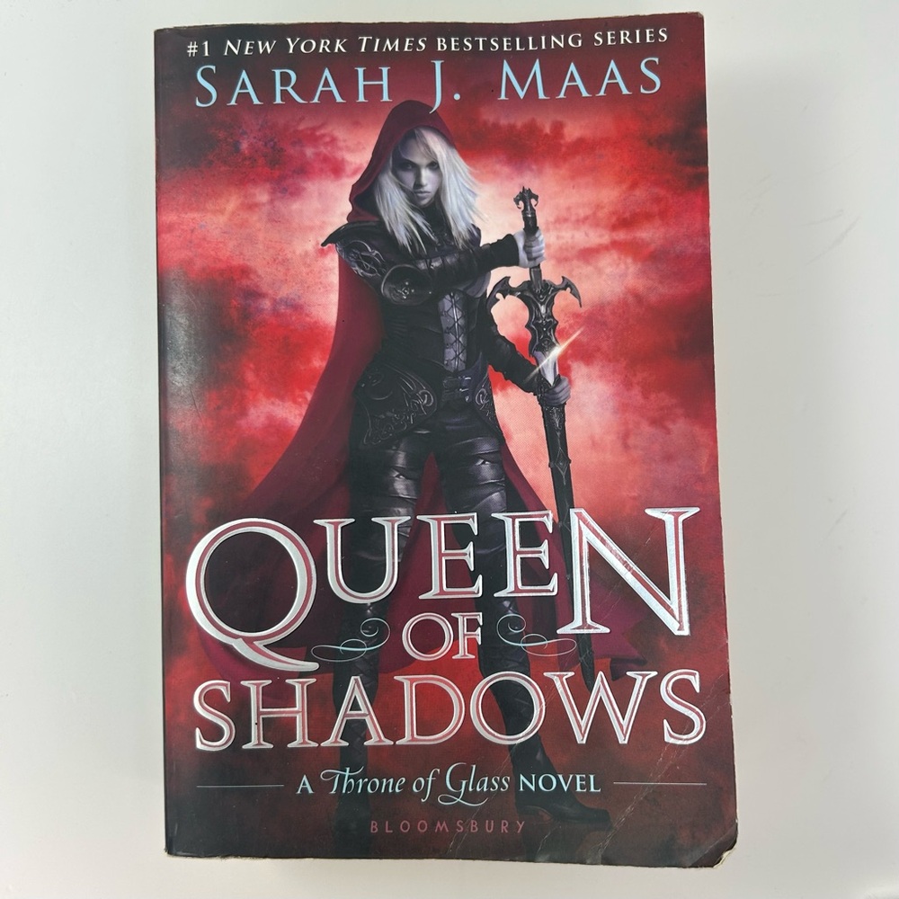 Queen of Shadows by Sarah J. Maas Throne of Glass